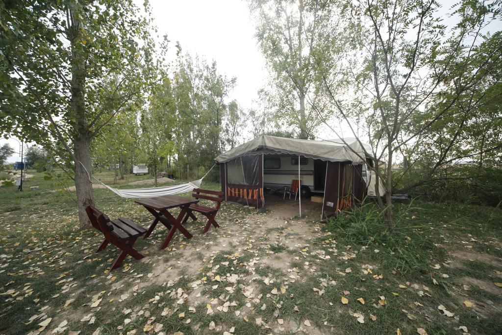 Готель Camping Oaza Бела-Црква Екстер'єр фото